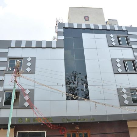 C M Hotel New Wodapatti Exterior foto