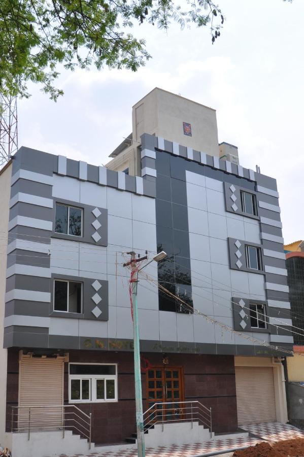 C M Hotel New Wodapatti Exterior foto
